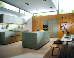 Moderní šedá betonová kuchyně
